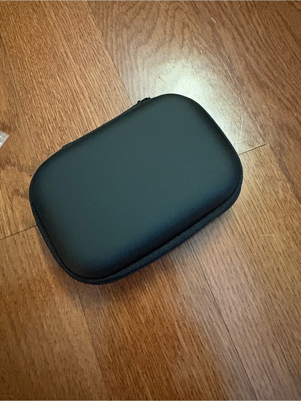 Beats by Dre UrBeats 3 Magnetic In-Ear Earbuds with Carrying Case and Extra Tips - Picture 4 of 4